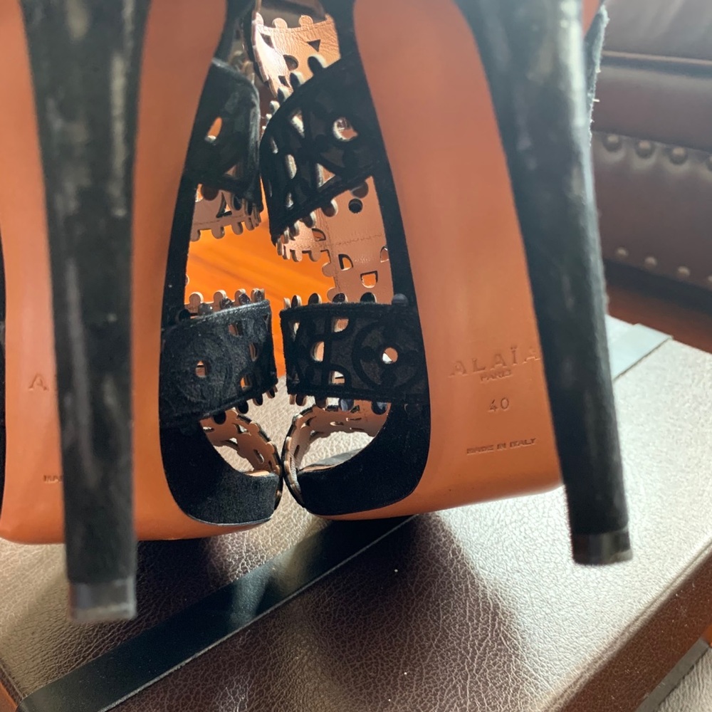 🛑SOLD🛑 Alaia Black Suede Laser Cut Sandals Size - Picture 6 of 9